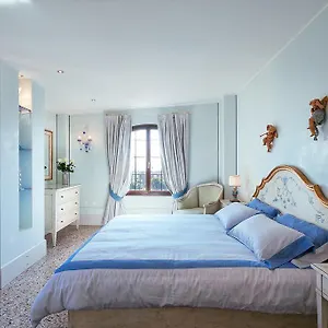 Deluxe Lagoon View Apartment